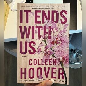Colleen Hoover 'It Ends With Us' Book - Pink Cover